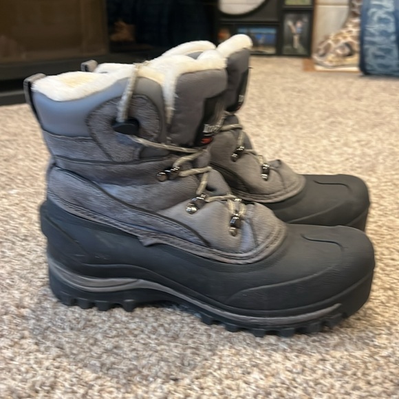 size 7 Itasca Woman’s Winter Boots Color Granite Peak - Picture 4 of 6